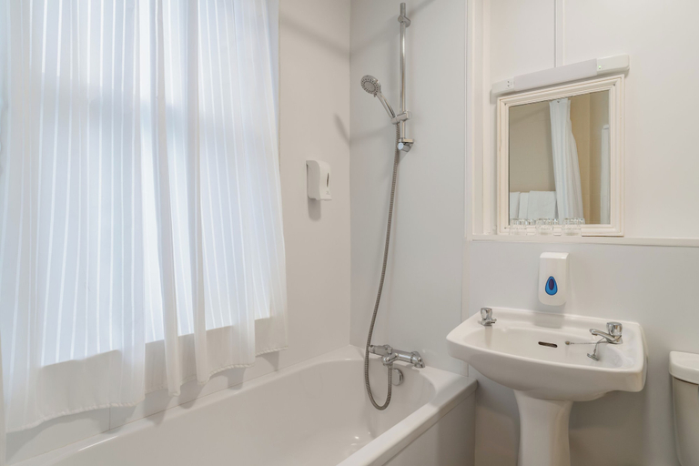 Bathroom 4, Heathlands Hotel Bournemouth, Bournemouth