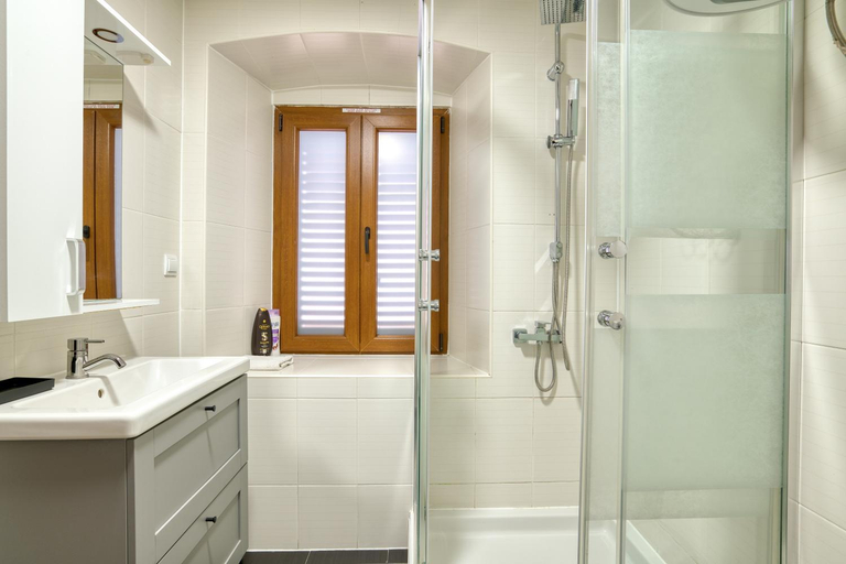 Bathroom 3, Lana & Ena Apartments