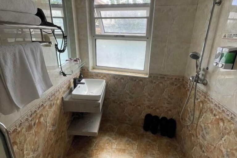 Bathroom 4, Super 8 Hotel (Beijing Qianmen Zhushikou Subway Station), Beijing