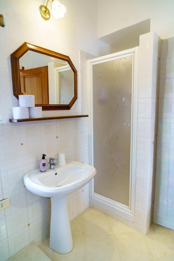 Bathroom 3, La Fortezza Alta, Terni