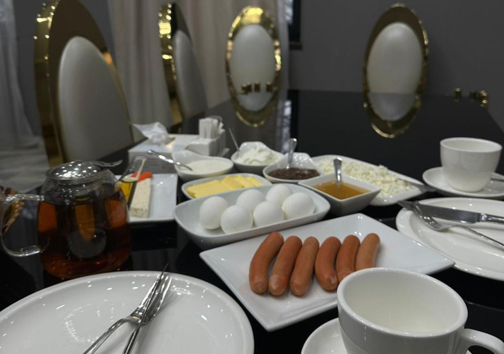Food & Drinks 5, Imperial Hotel