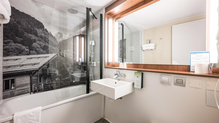 Bathroom 4, Campanile NATURE - Aix Les Bains, Savoie