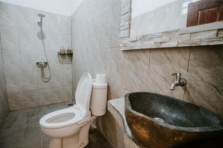 Bathroom 5, Jananing Guest House, Gianyar