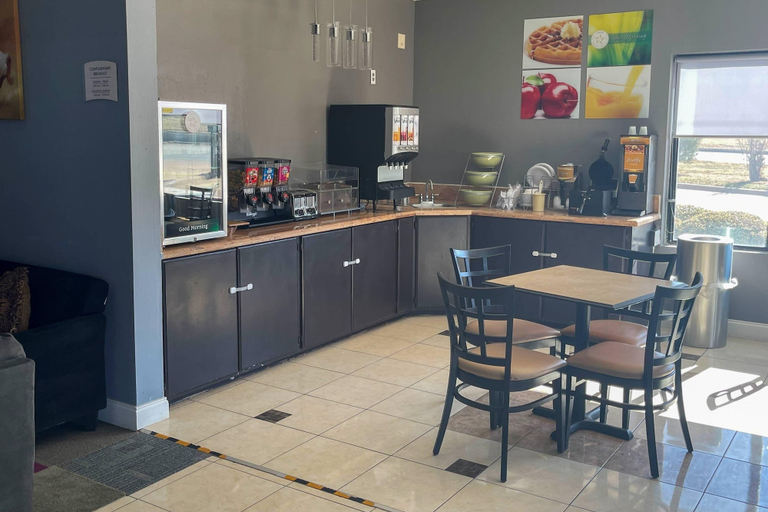 Food & Drinks 5, Quality Suites Abilene Mall Area, Taylor