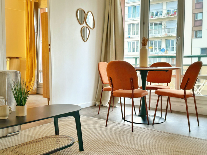 Dining 5, Bright and ideal apartment Céline 20, Paris