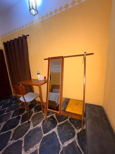 Others 3, Paris Guest House, Narayani
