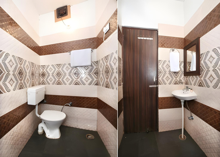 Bathroom, Hotel Sunrise, Chandigarh
