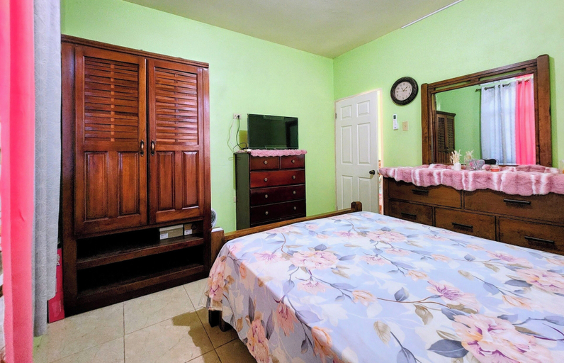 Room 2, Comfy Bogue Apartments