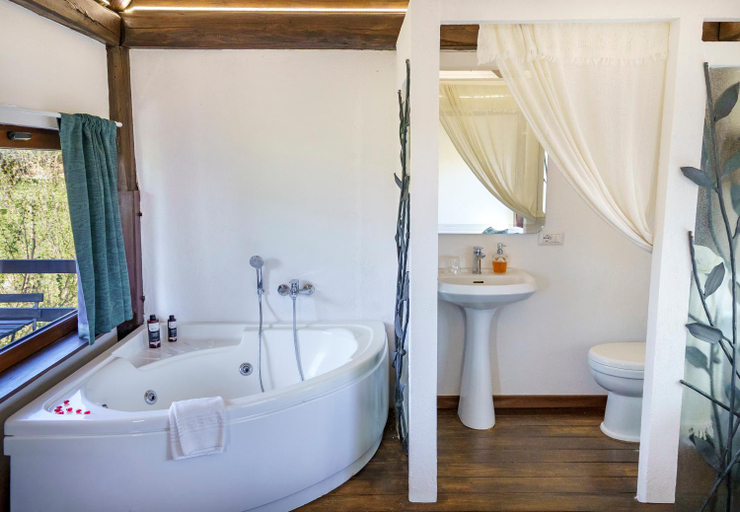 Bathroom 3, La Fortezza Alta, Terni