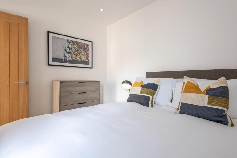 Room 2, Middleton Chambers by Guestz, Kingston upon Hull