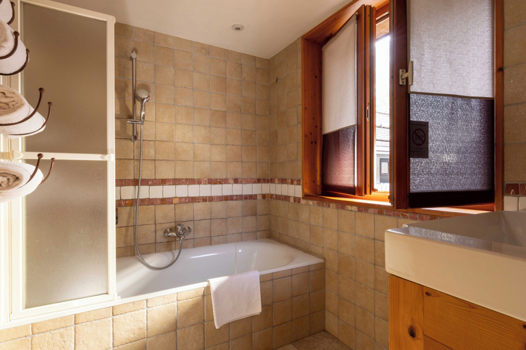 Bathroom 4, Auberge du Manoir, Haute-Savoie