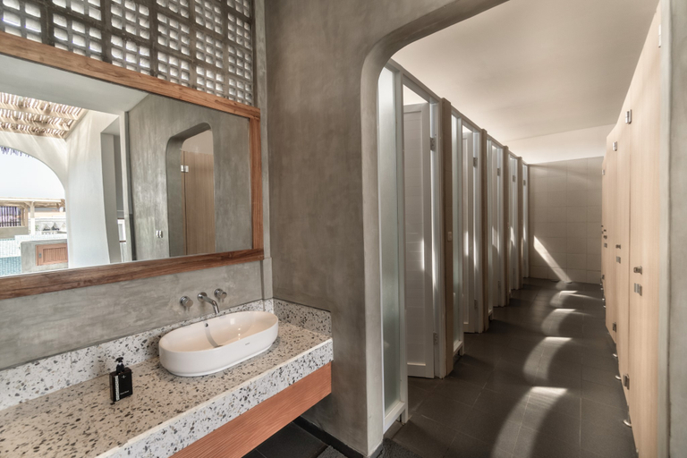 Bathroom 5, Roomates Hostel Canggu by Ini Vie Hospitality, Badung