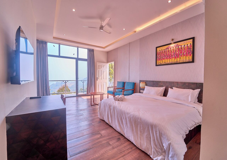 Room 2, Jose Villa Kanthalloor by VOYE HOMES, Idukki