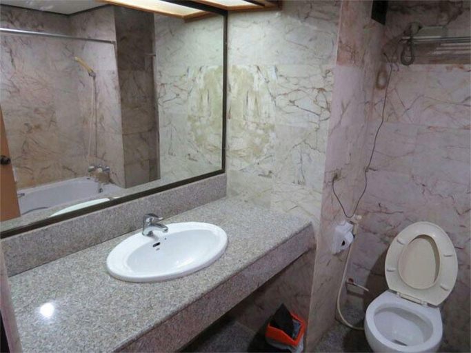 Bathroom 4, A.A. Pattaya Hotel, Pattaya