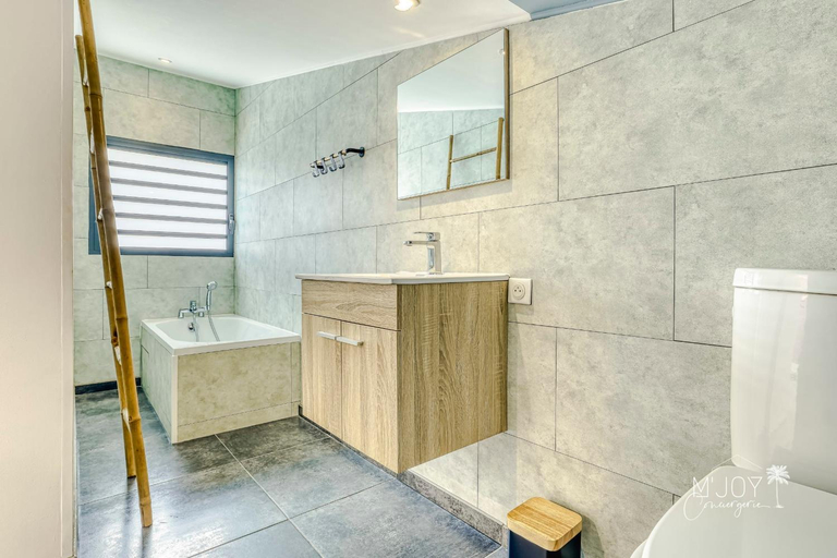 Bathroom 3, VILLA SYLBRIA - 4-bedroom villa heated pool & sea view, L'Étang-Salé