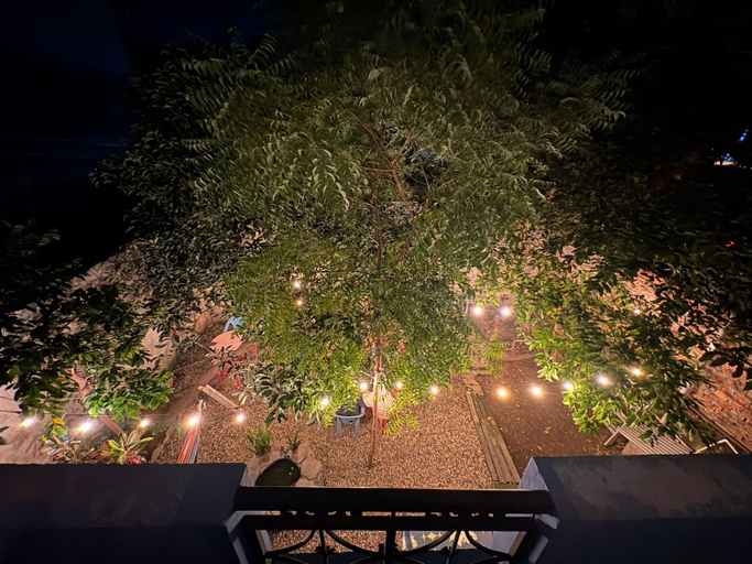 Others 5, Paris Guest House, Narayani