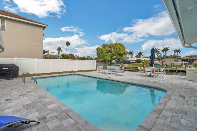 Sport & Beauty 2, 5609 Del Rio Ct, Lee