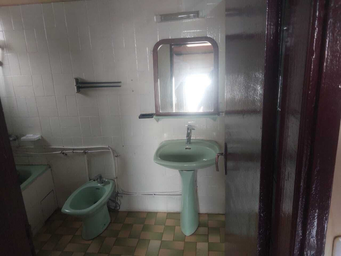Bathroom, Hotel Tsep Le Duvet, Mfoundi