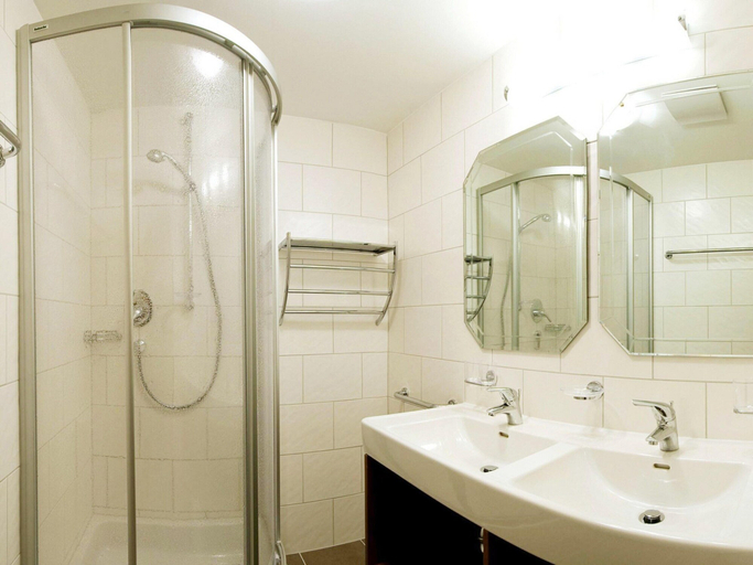 Bathroom 2, Apartment in Ischgl Overlooking the Mountains, Landeck