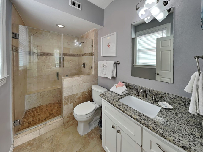 Bathroom, Hook, Wine & Sinker by Ryson Vacation Rentals, Galveston