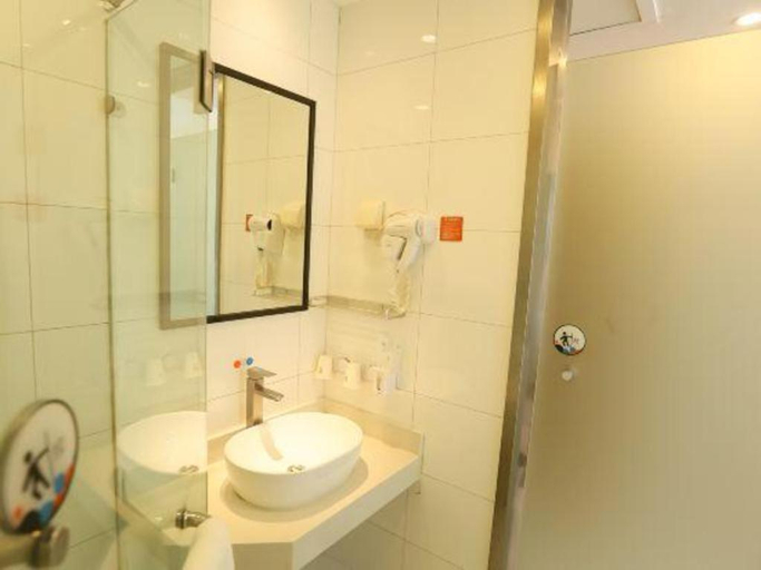 Bathroom 4, 7 Days Premium·Dongying Xisanlu Yinzuo, Dongying