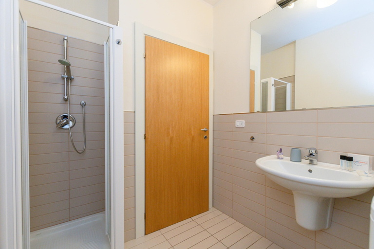 Bathroom 3, Torbole Relax, Pool & Balcony Apartment, Trento