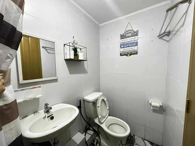 Bathroom, 2BR Condo at 8 Spatial by Forever-mc Condotel 5114, Davao City