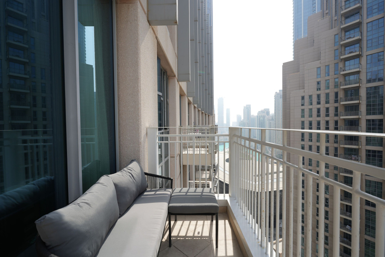 Balcony view, Gala Guests - Standpoint Residences, Dubai