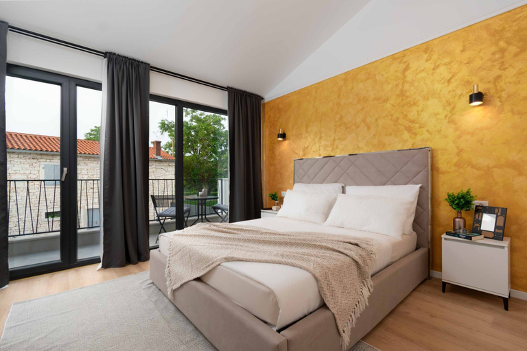 Room 5, Designer Villa Simone - Modern Heritage Style, Tinjan