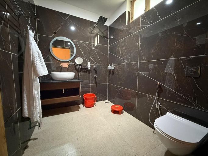 Bathroom 5, The Gurdi Retreat, Leh