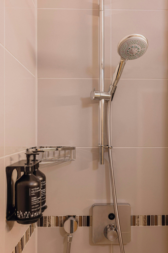 Bathroom 4, Tavistock Hotel, London