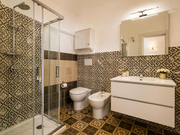 Bathroom 2, Immacolata Rooms, Syracuse