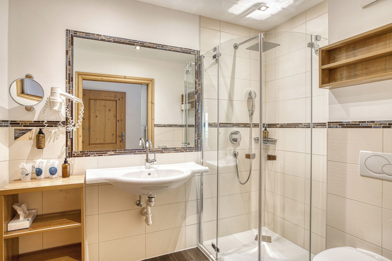 Bathroom 5, ZillergrundRock Luxury Mountain Resort, Schwaz