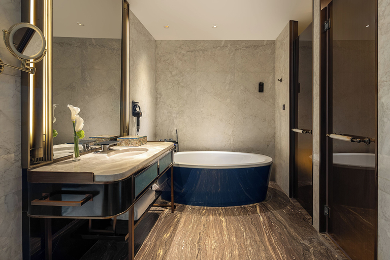 Bathroom 5, Wanda Reign Chengdu, Chengdu