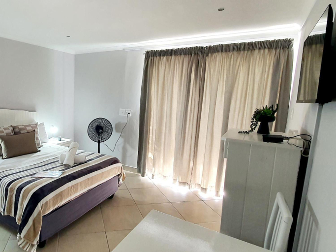 Bedroom 2, Point Village Hotel and Self Catering, Eden