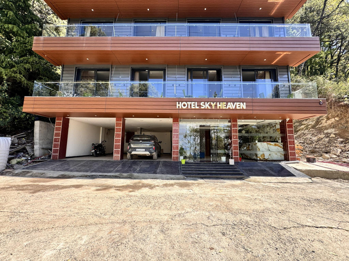 Parking lot 4, Hotel Sky Heaven Dalhousie, Chamba