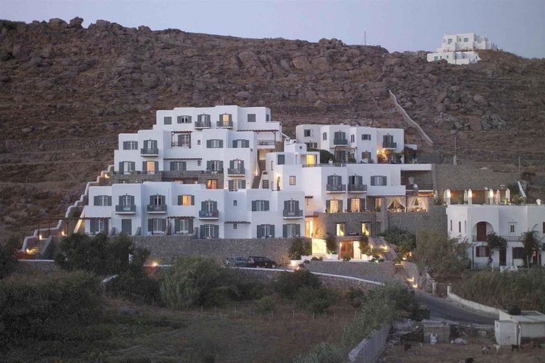 Exterior & Views