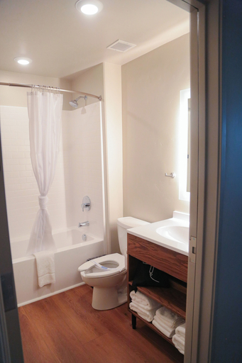 Bathroom 4, Splash Canyon Hotel, Twin Falls