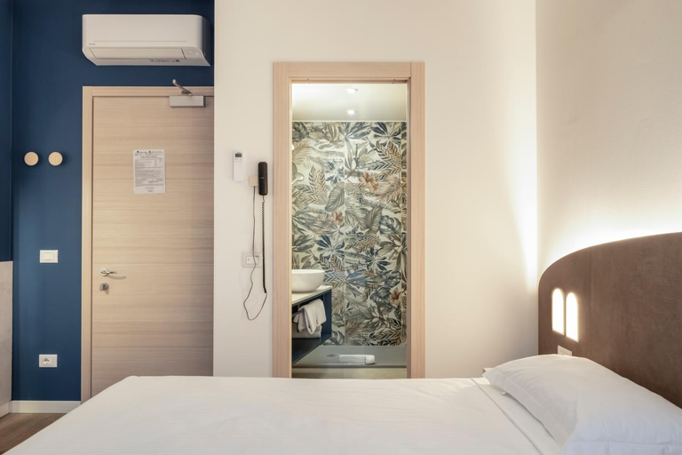 Bedroom 2, Piccolo Hotel, Verona