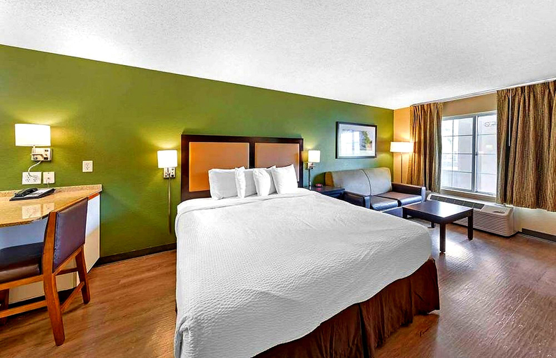 Room 4, Madison Suites Brea, Orange