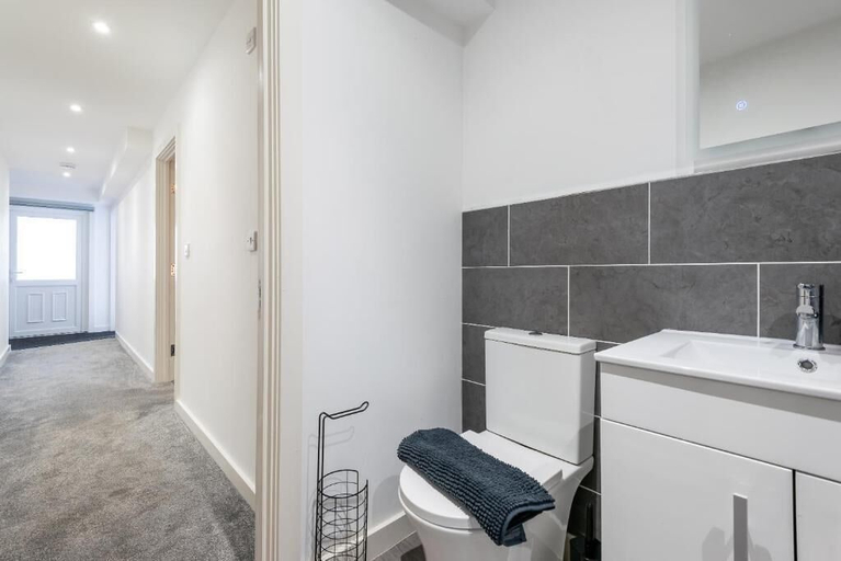 Bathroom 3, Middleton Chambers by Guestz, Kingston upon Hull