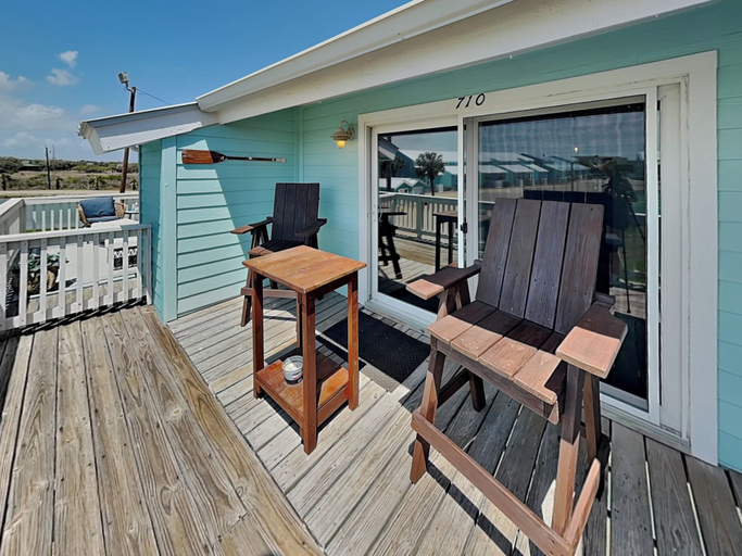 Others 1, Kontiki Bayfront by Miss Kitty’s, Aransas