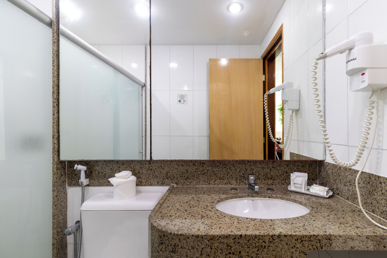 Bathroom 4, Hotel Golden Park Recife Boa Viagem By Nacional Inn, Recife