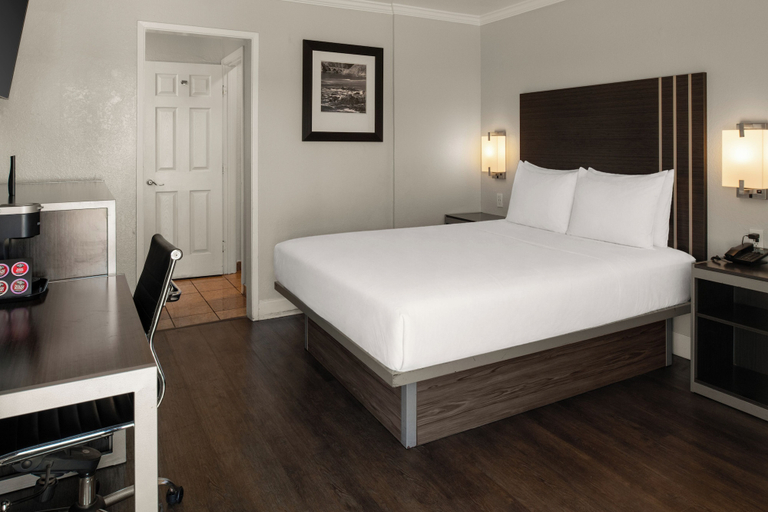Bedroom 3, Sand Castle Inn, Monterey