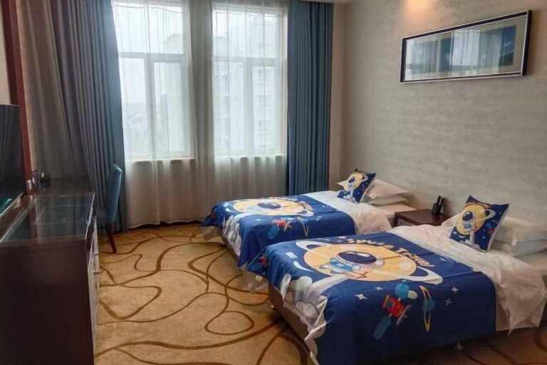 Bedroom 3, Ruiyang Crown Hotel, Ili Kazakh