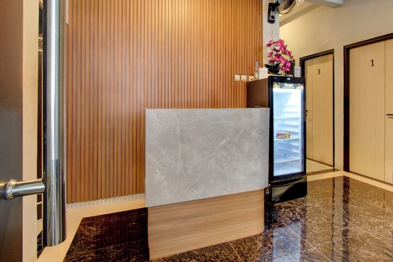 Reception 5, OYO 95180 Enshe Guest House Syariah, Semarang