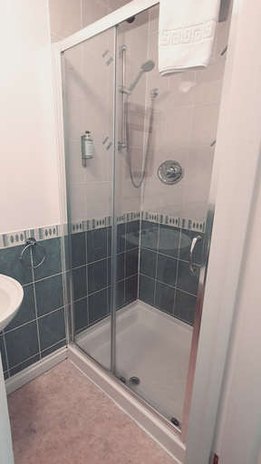 Bathroom 4, The Lugger Inn, Dorset