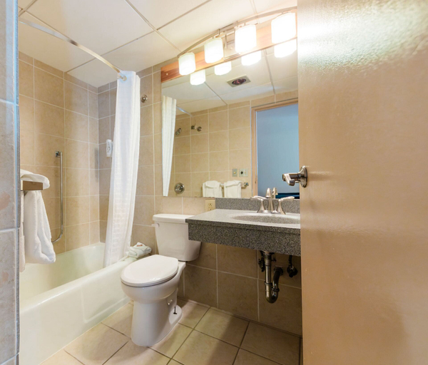 Bathroom 4, Indian Head Resort, Grafton
