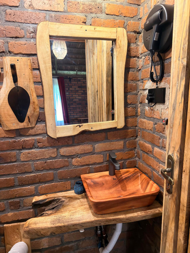 Bathroom 2, Villa Rosa, Moshi Urban