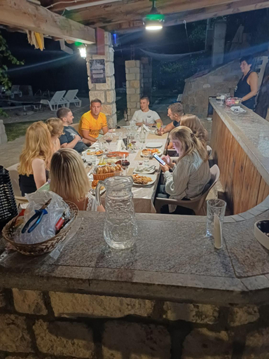 Food & Drinks 3, Vila Pegaz